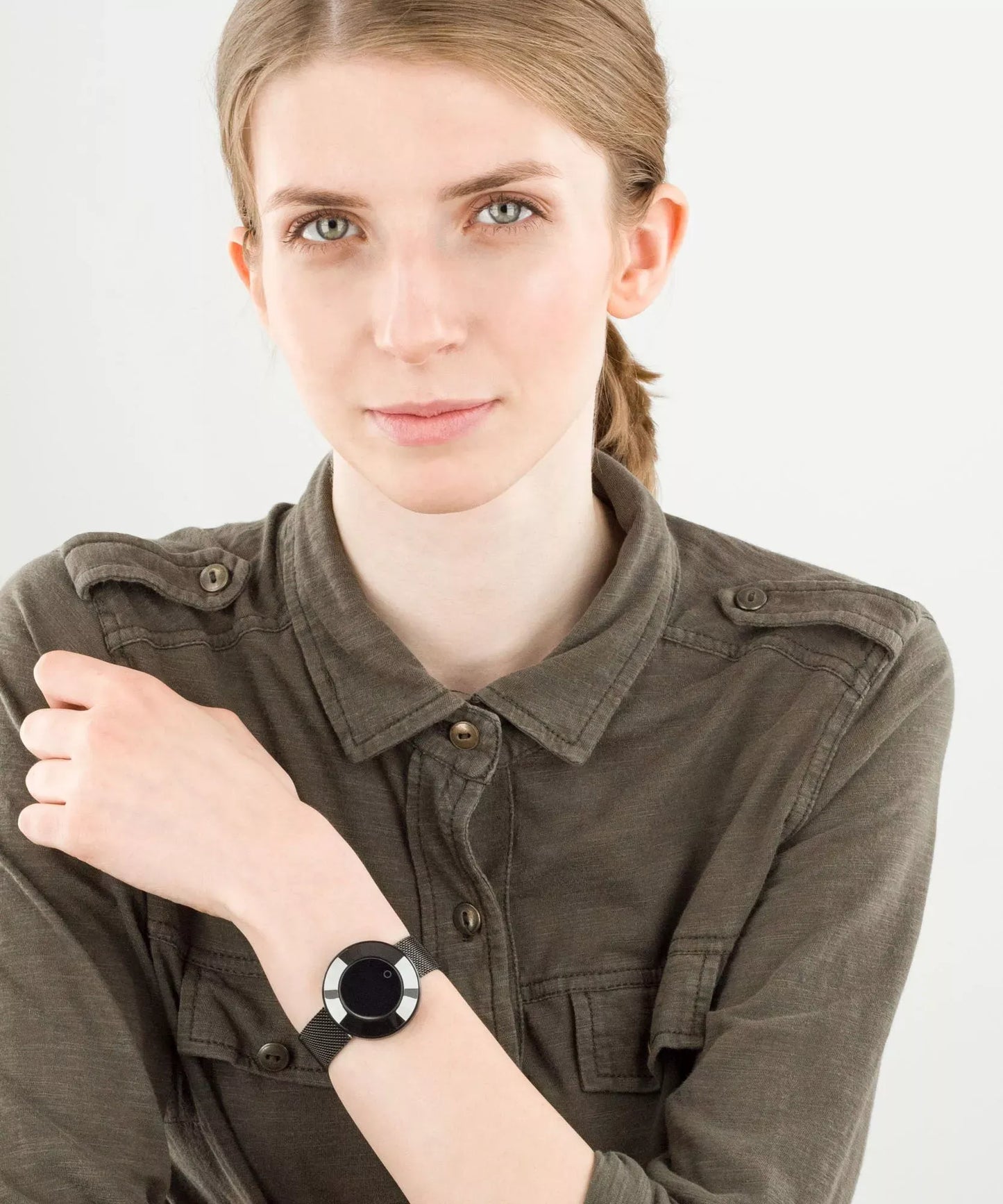 Woman wearing ladies smart watch black edition on wrist – lifestyle shot showing watch size and fit