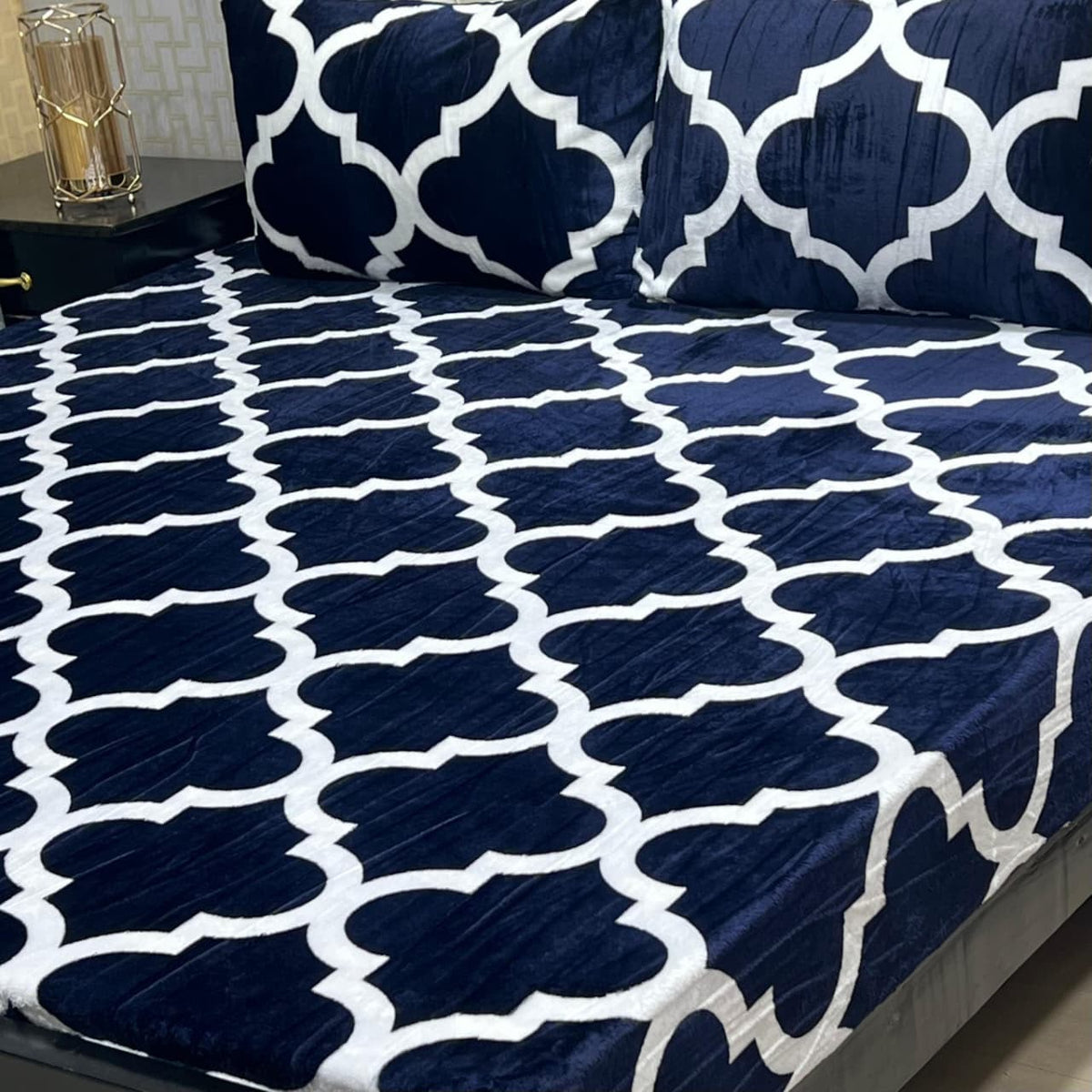 King Size Fleece Bed Sheet - Design 10 with 2 Pillow Covers