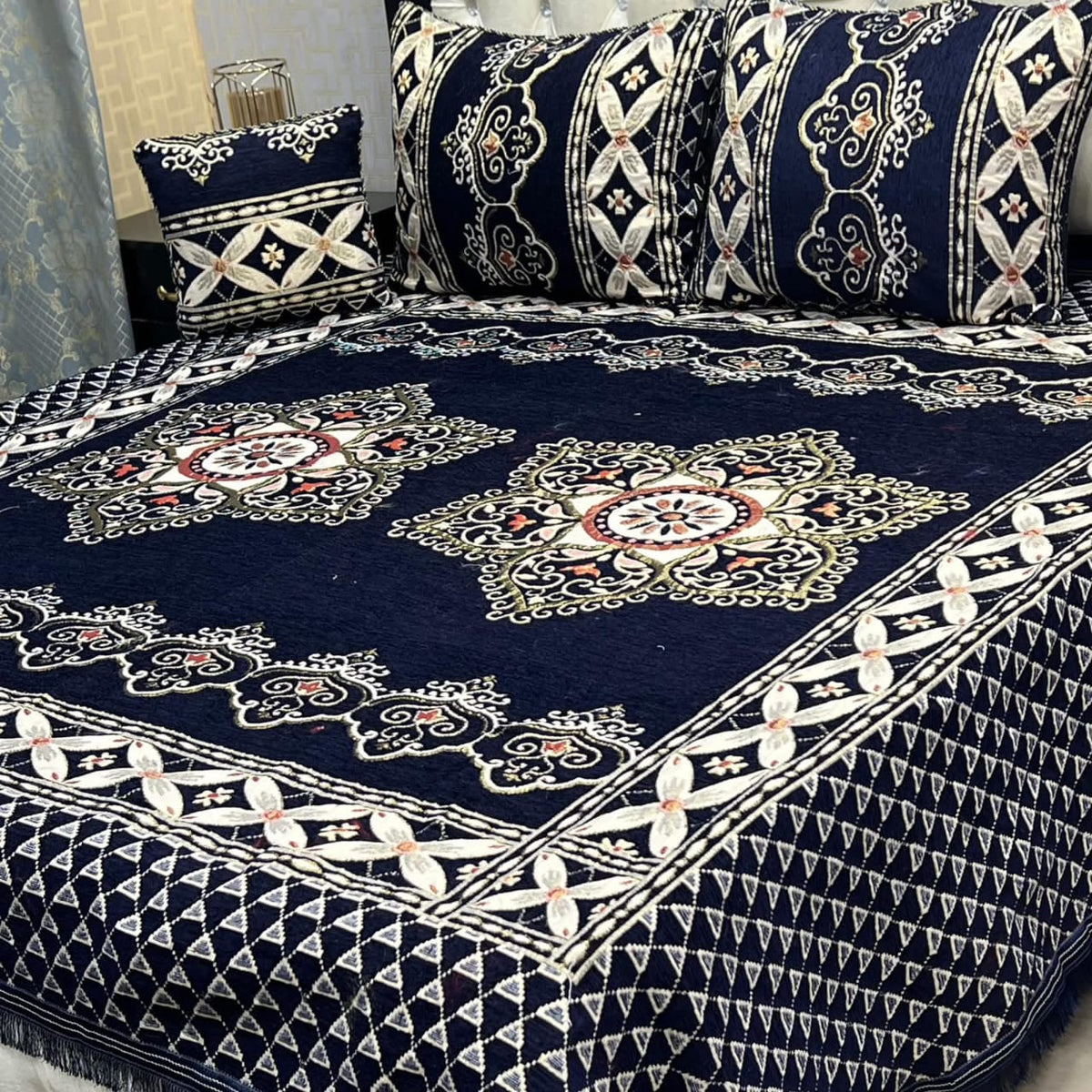 4Pc Velvet Jaquard Bedsheet - Navy Blue Floral
