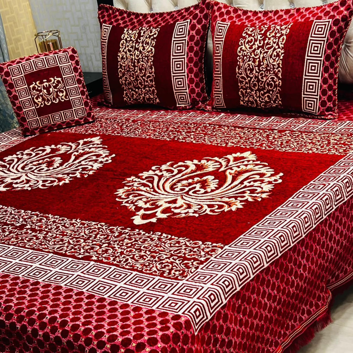 4Pc Velvet Jaquard Bedsheet - Red Medallion
