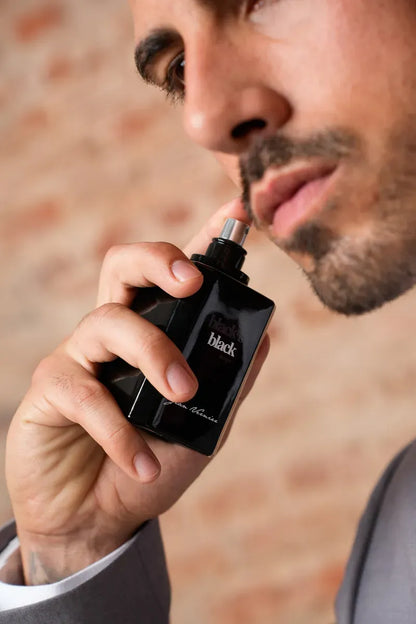 Black is Black EDP – Bottle and Box Dark Background