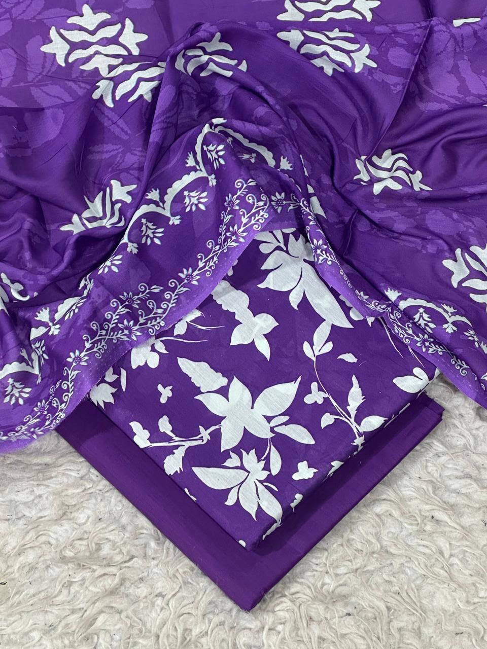 Lawn Suit Detail View 2